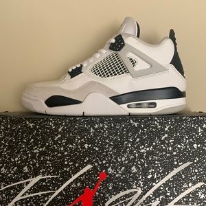 Retro Air Jordan 4 Military